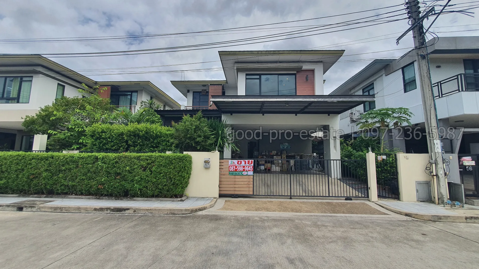 บ้านเดี่ยว 2 ชั้น แต่งสวยสไตล์บ้านตัวอย่าง ทำเลต้นโครงการ “ปริญสิริ กาญจนาภิเษก-เอกชัย” พื้นที่ใหญ่ 62.2 ตร.ว. พร้อมห้องแม่บ้านและสิ่งอำนวยความสะดวกครบ - รูป 3